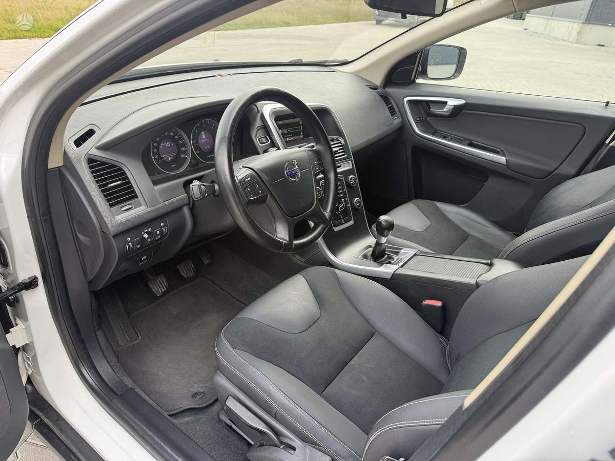 Volvo XC60 2013 — photo 12