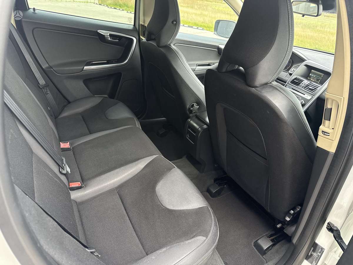 Volvo XC60 2013 — photo 16