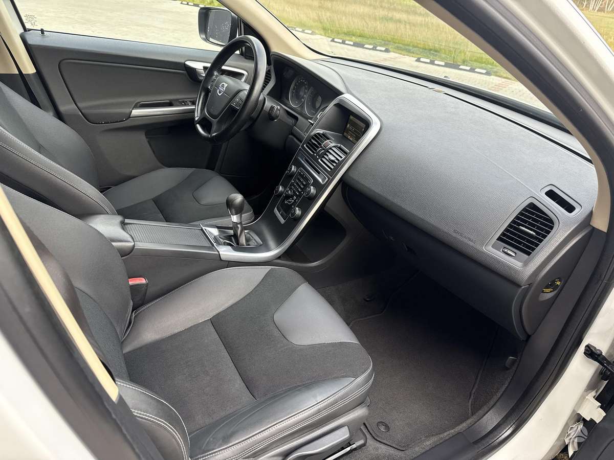 Volvo XC60 2013 — photo 9