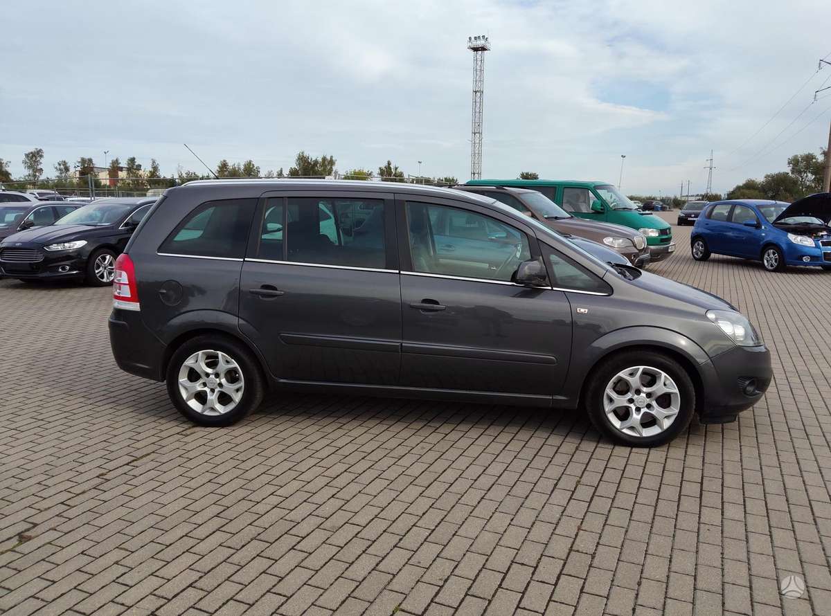 Opel Zafira 2011 — двигун 1686 cm³, 125 HP (92kW)