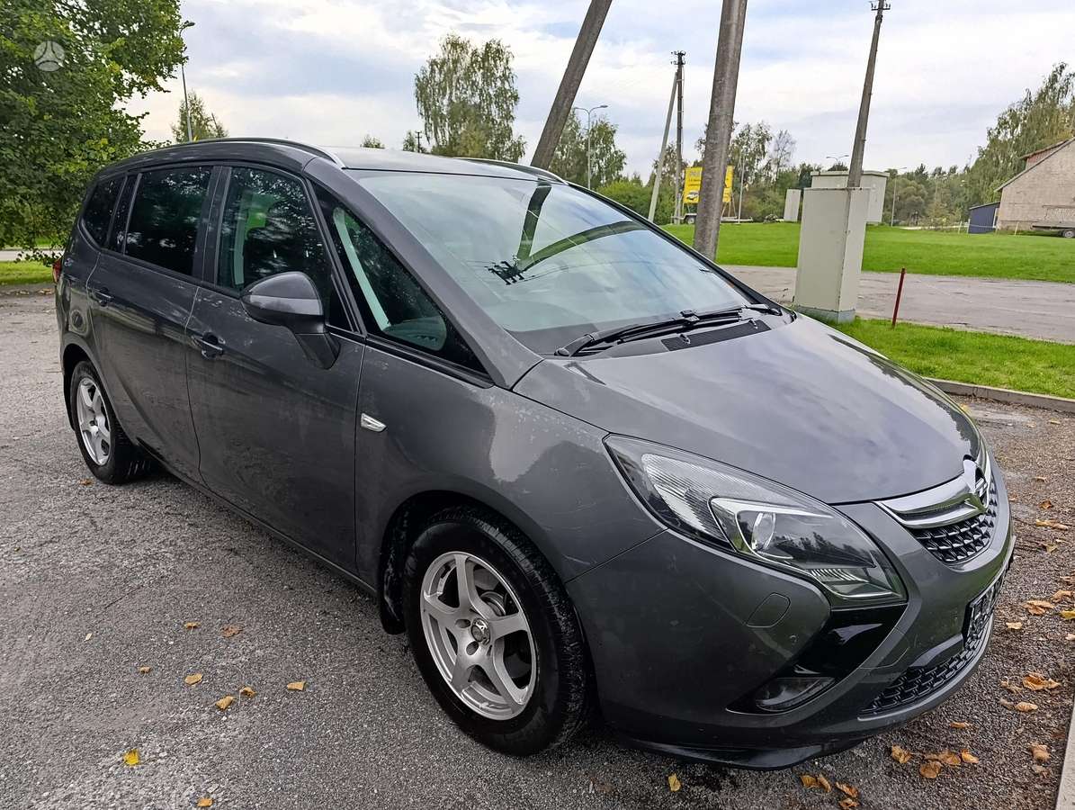 Opel Zafira 2012 — interior