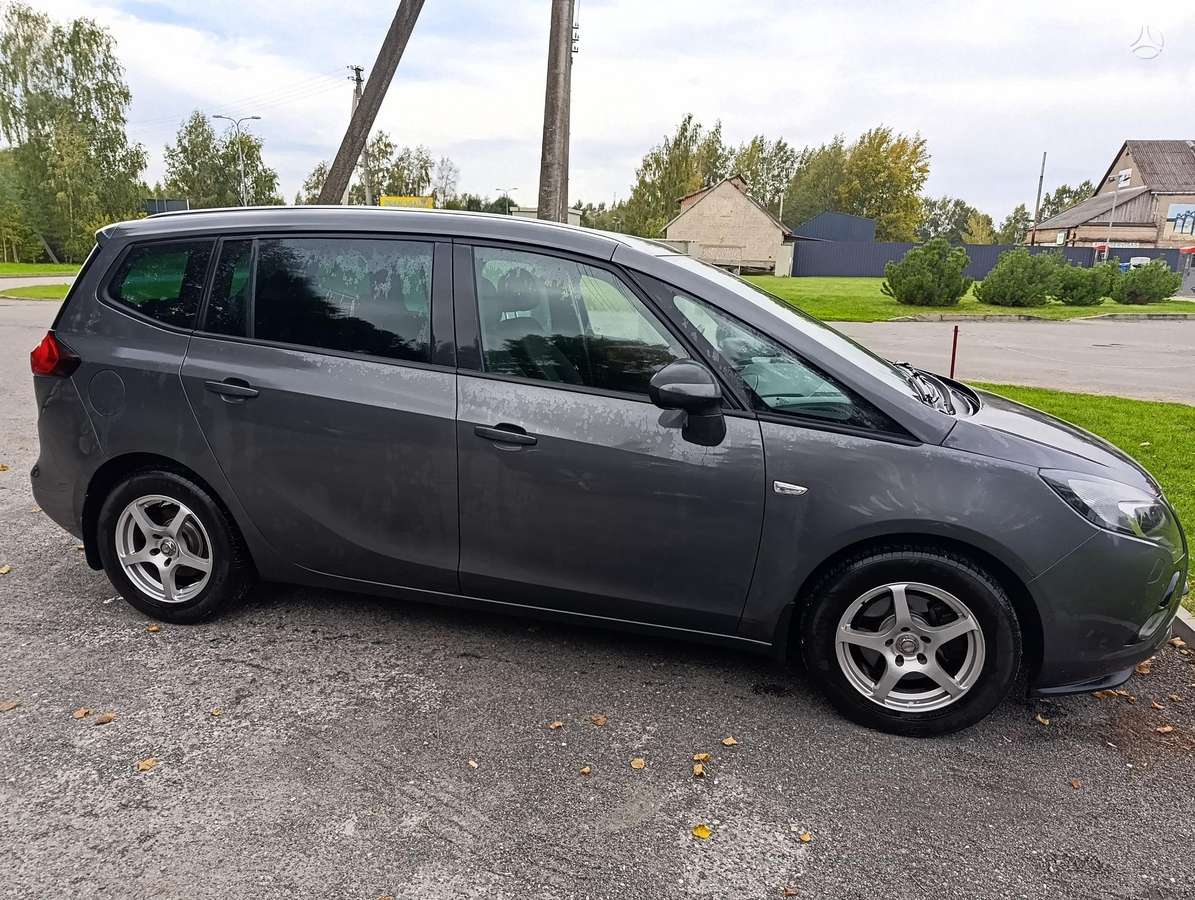 Opel Zafira 2012 — engine 1956 cm³, 131 HP (96kW)