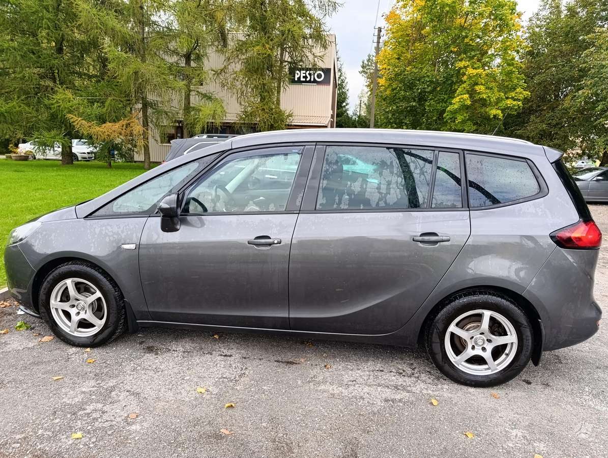 Opel Zafira 2012 — photo 5