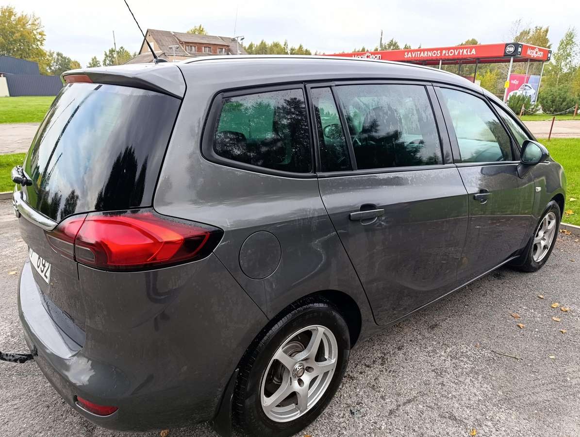 Opel Zafira 2012 — photo 7