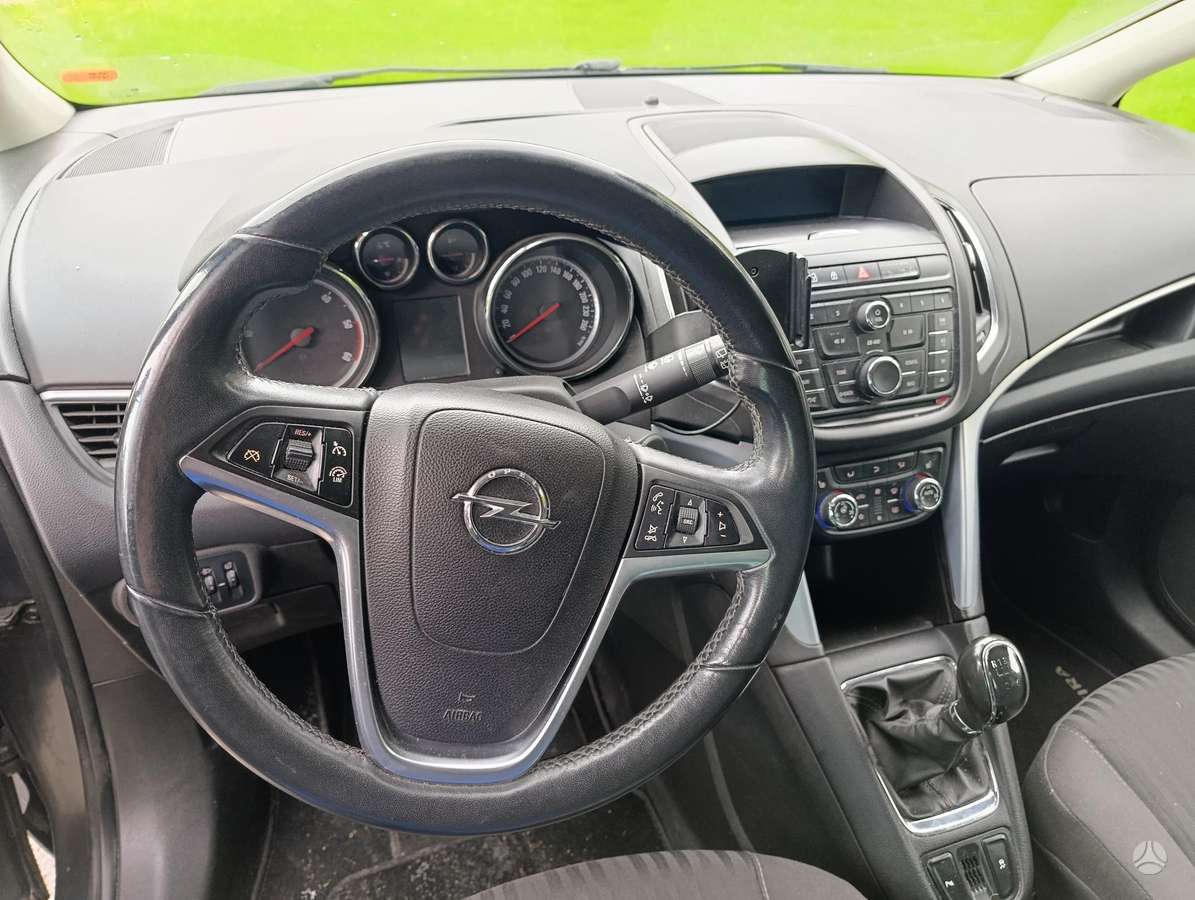 Opel Zafira 2012 — photo 8