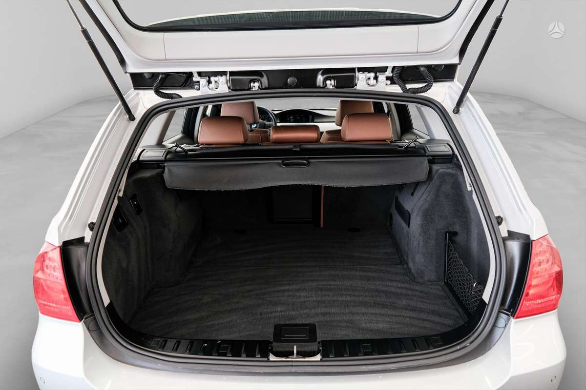 BMW 320 2010 — photo 13