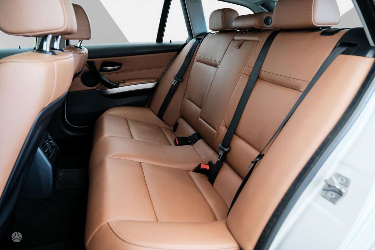 BMW 320 2010 — photo 8