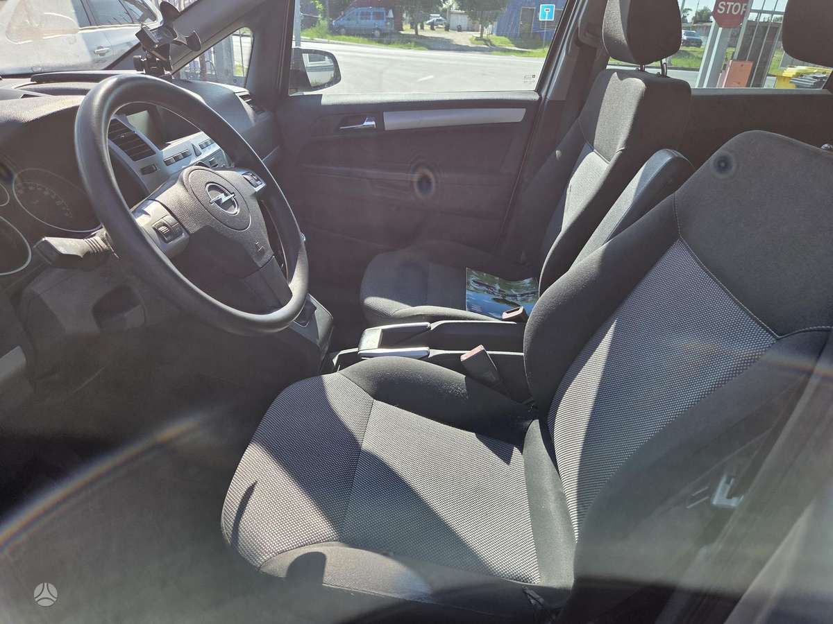 Opel Zafira 2009 — photo 12