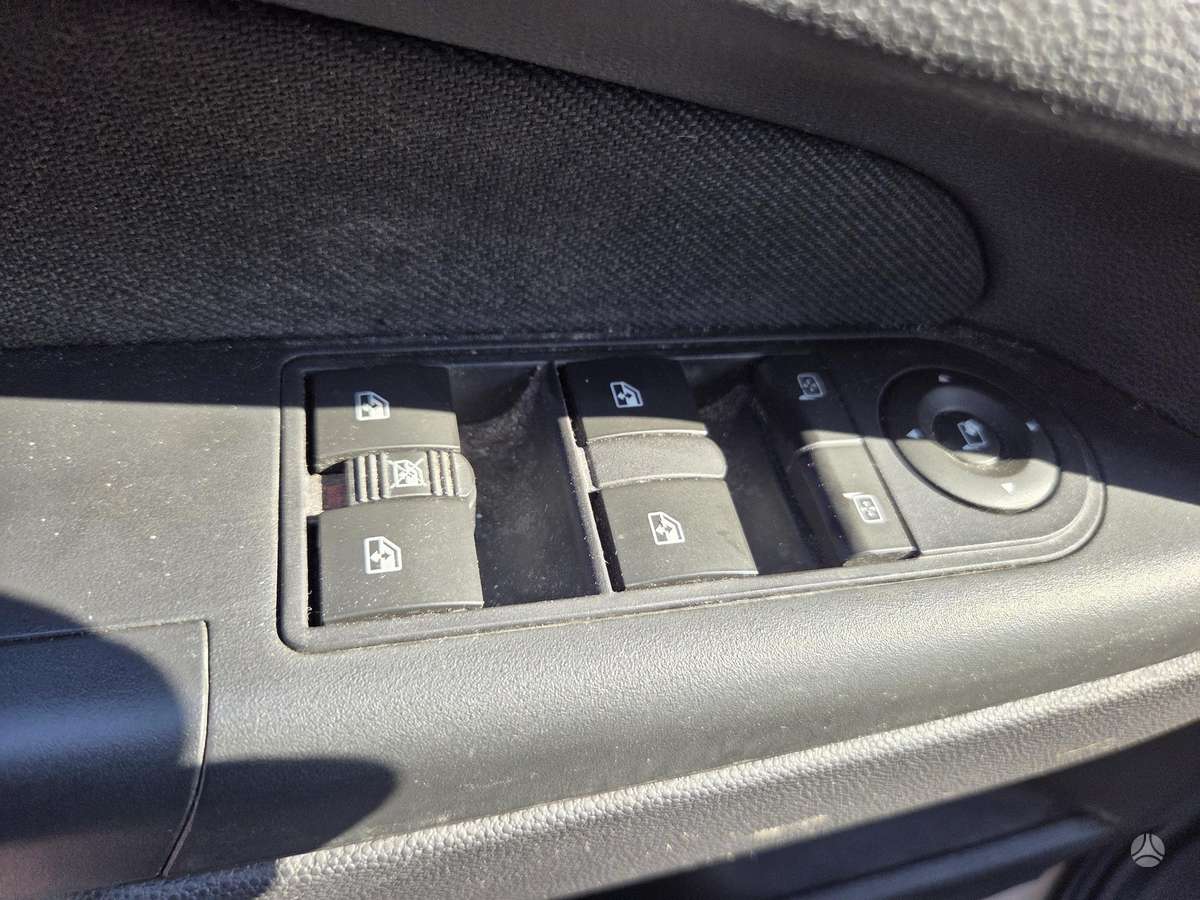 Opel Zafira 2009 — photo 13
