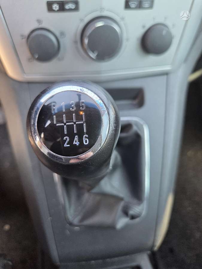 Opel Zafira 2009 — photo 15