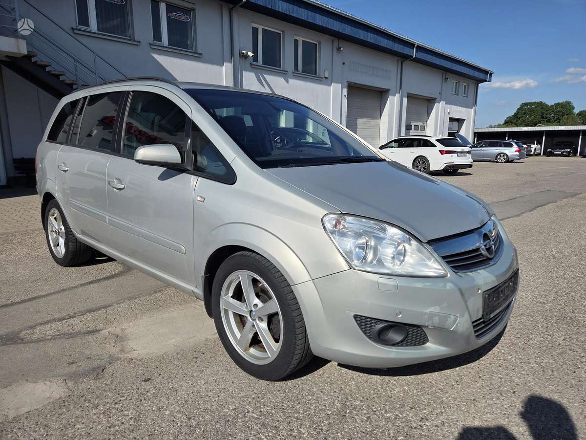 Opel Zafira 2009 — interior