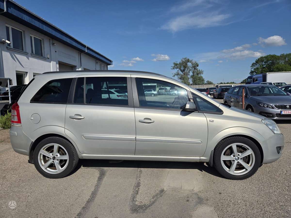 Opel Zafira 2009 — engine 1598 cm³, 150 HP (110kW)