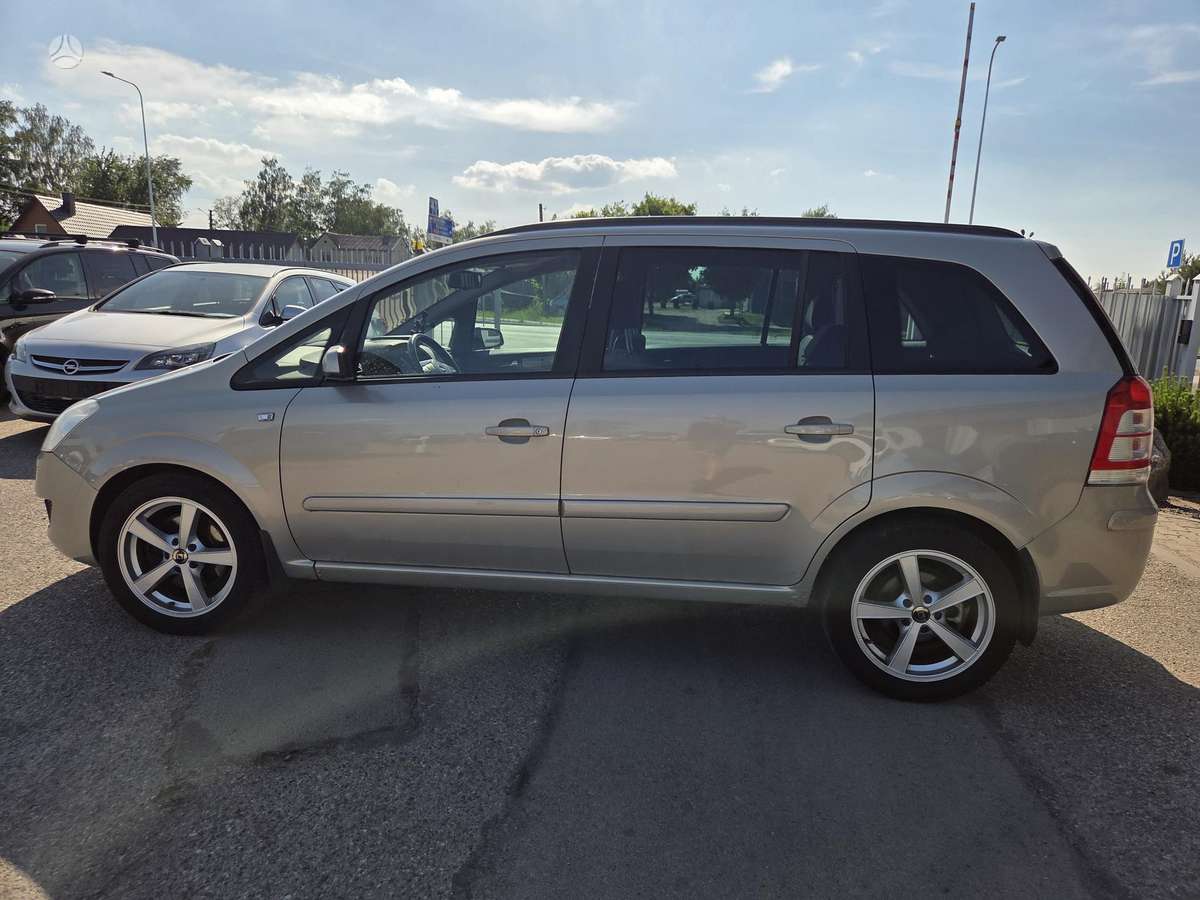 Opel Zafira 2009 — photo 8