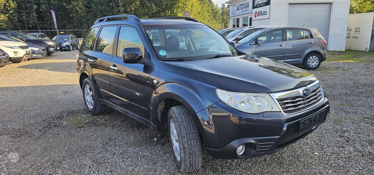 Subaru Forester 2009 — салон