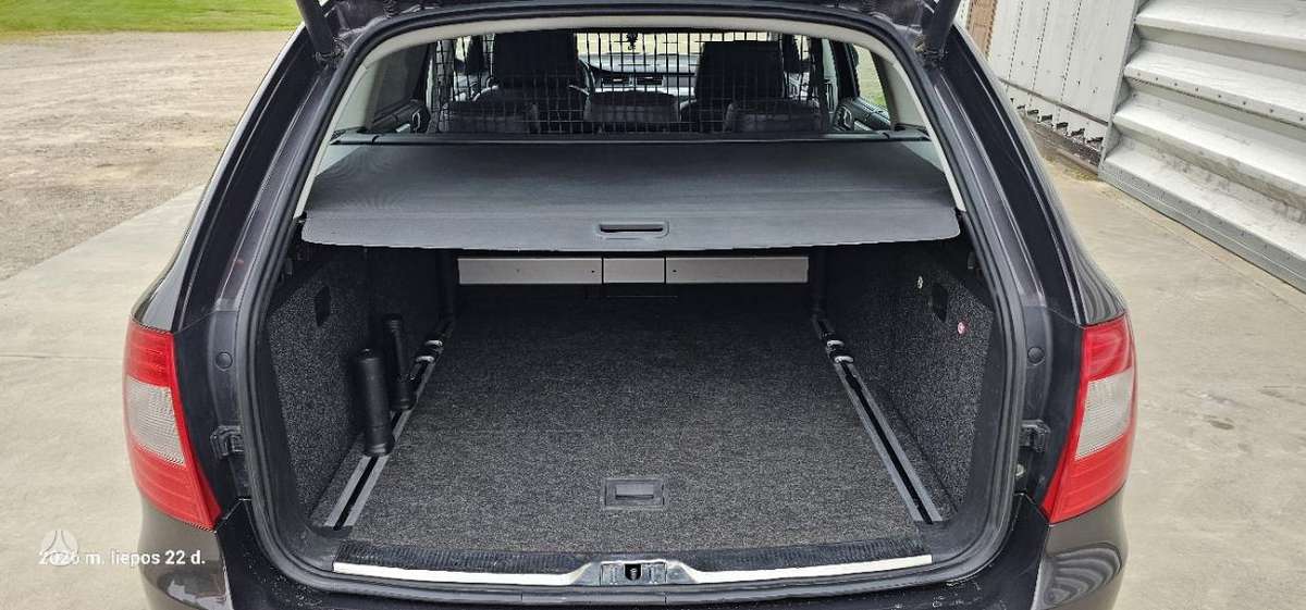Skoda Superb 2011 — photo 14