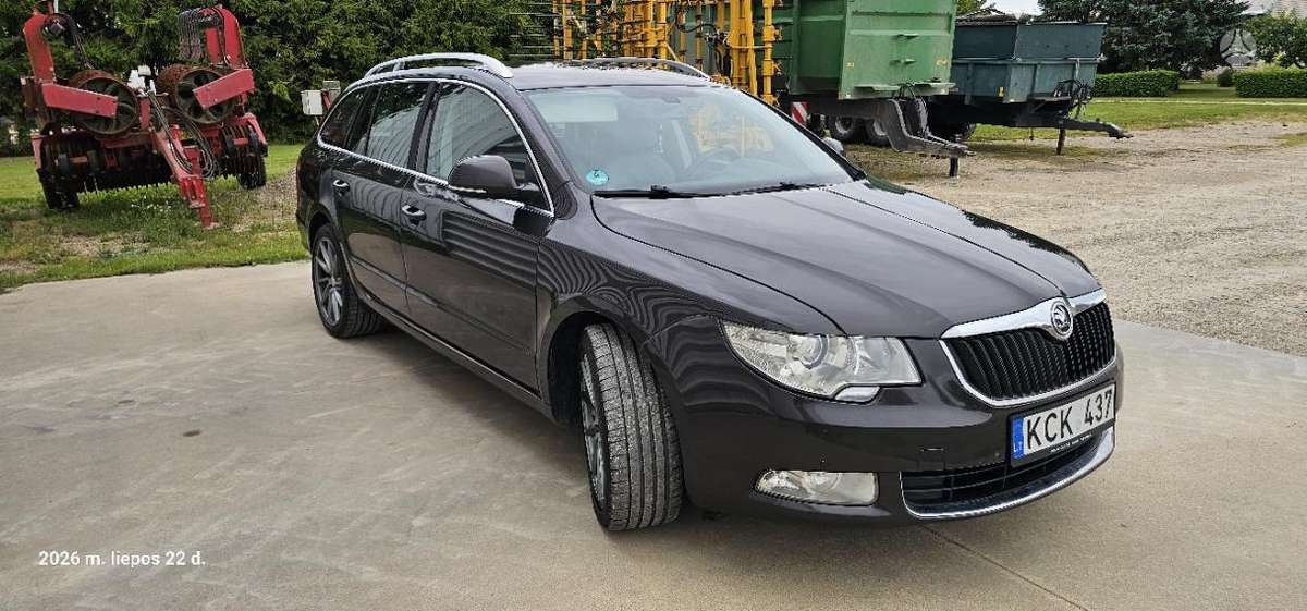 Skoda Superb 2011 — photo 16