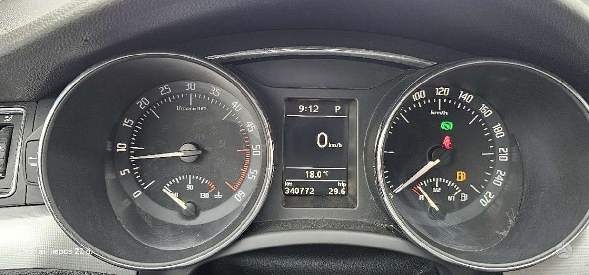 Skoda Superb 2011 — photo 17