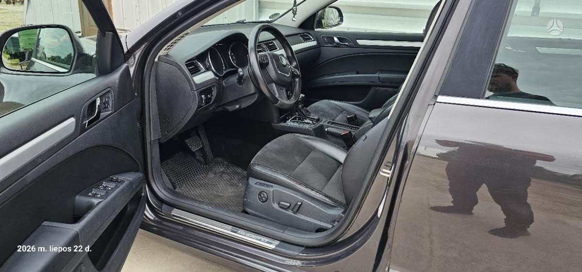 Skoda Superb 2011 — photo 7