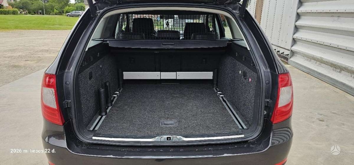Skoda Superb 2011 — photo 9