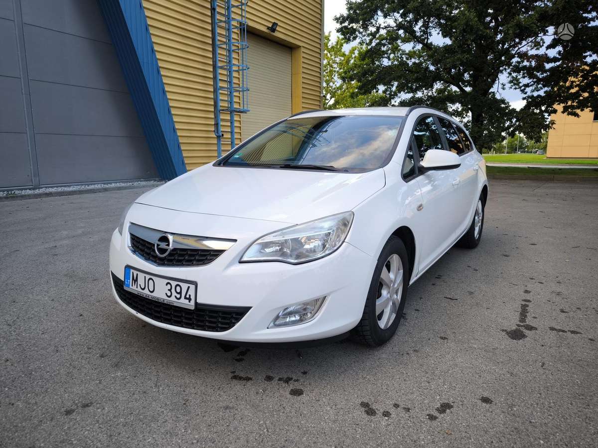 Opel Astra, 2011