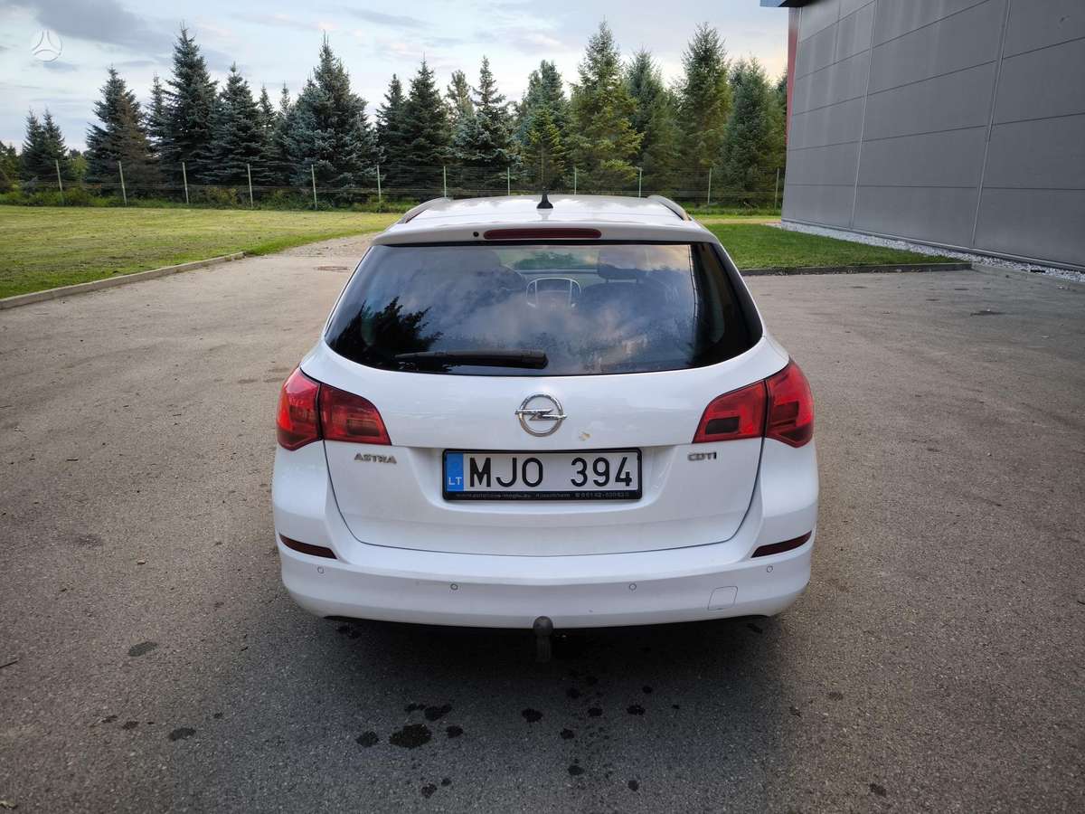 Opel Astra 2011 — photo 5