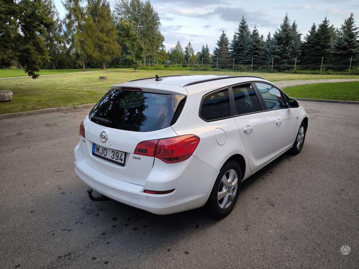 Opel Astra 2011 — photo 6