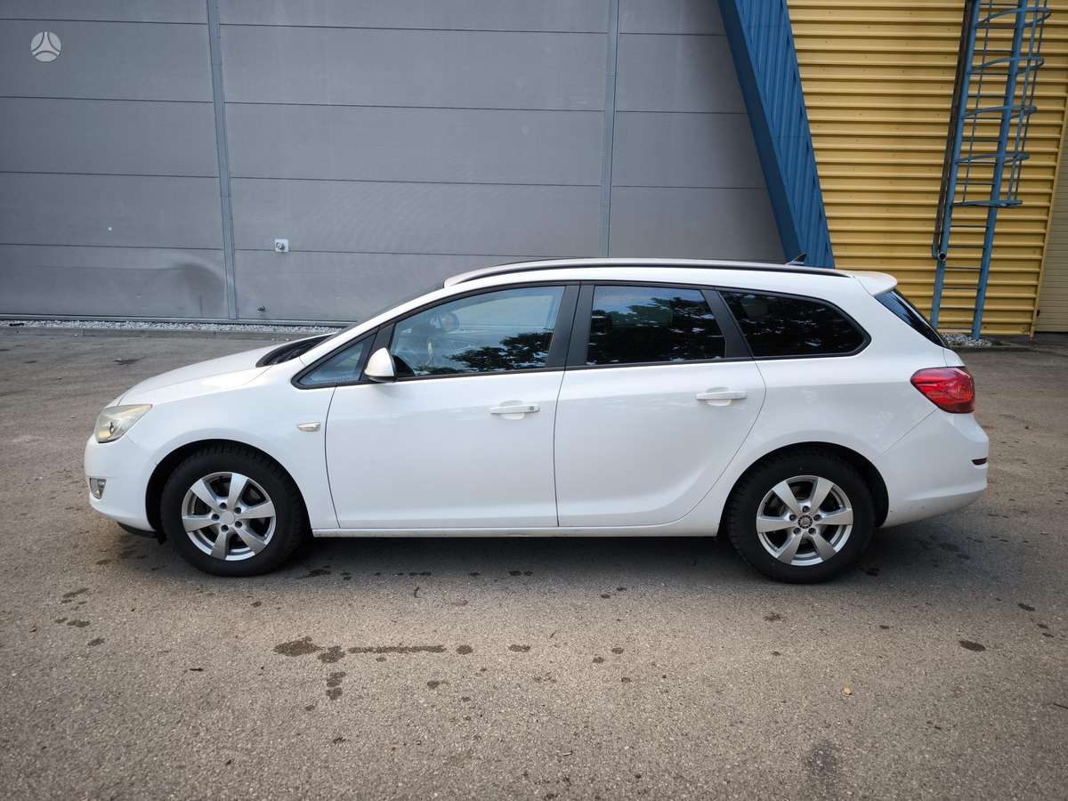 Opel Astra 2011 — photo 8