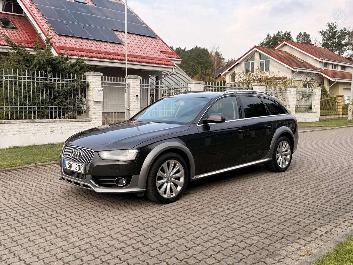 Audi A4 2013 — rear view