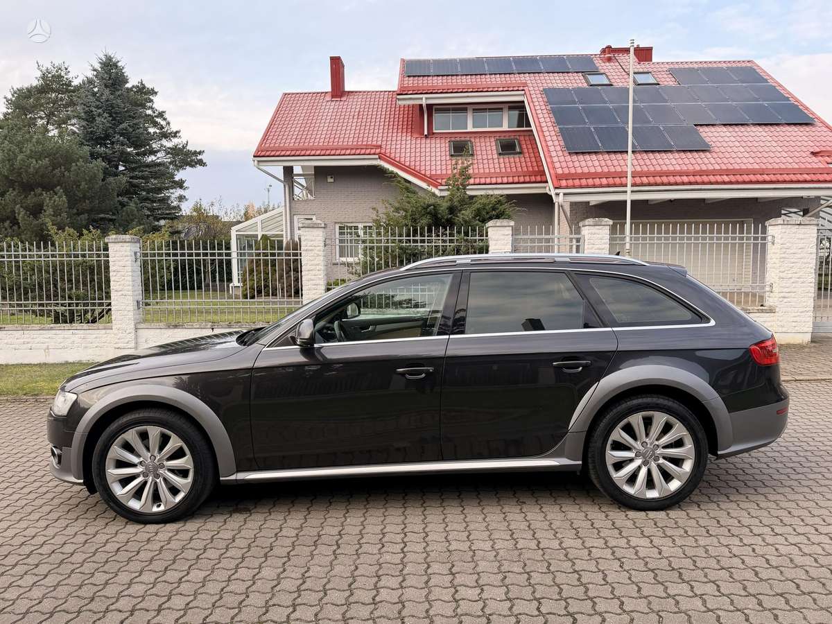 Audi A4 2013 — interior