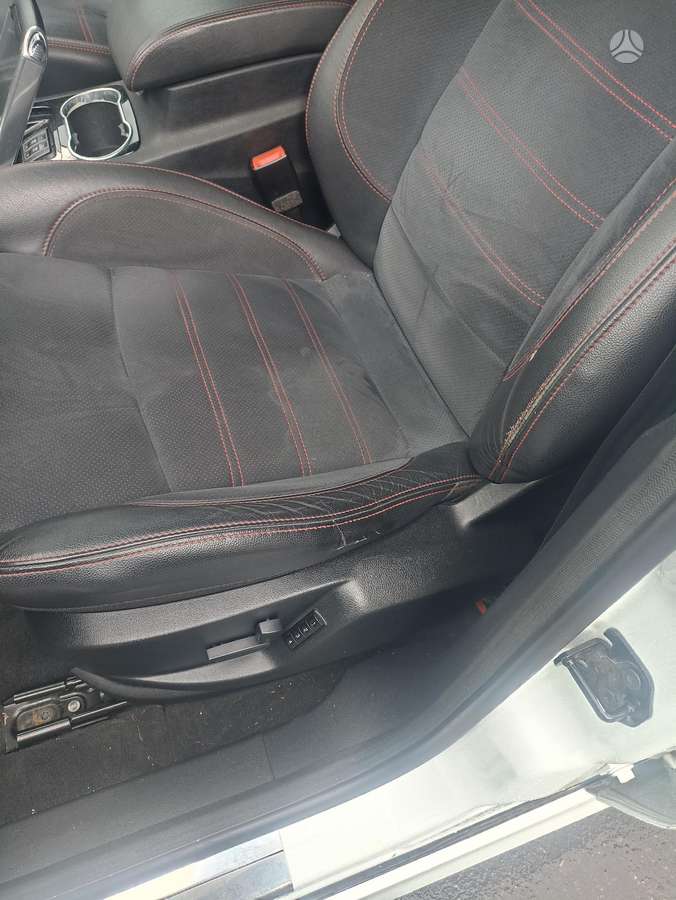 Ford S-MAX 2011 — photo 10