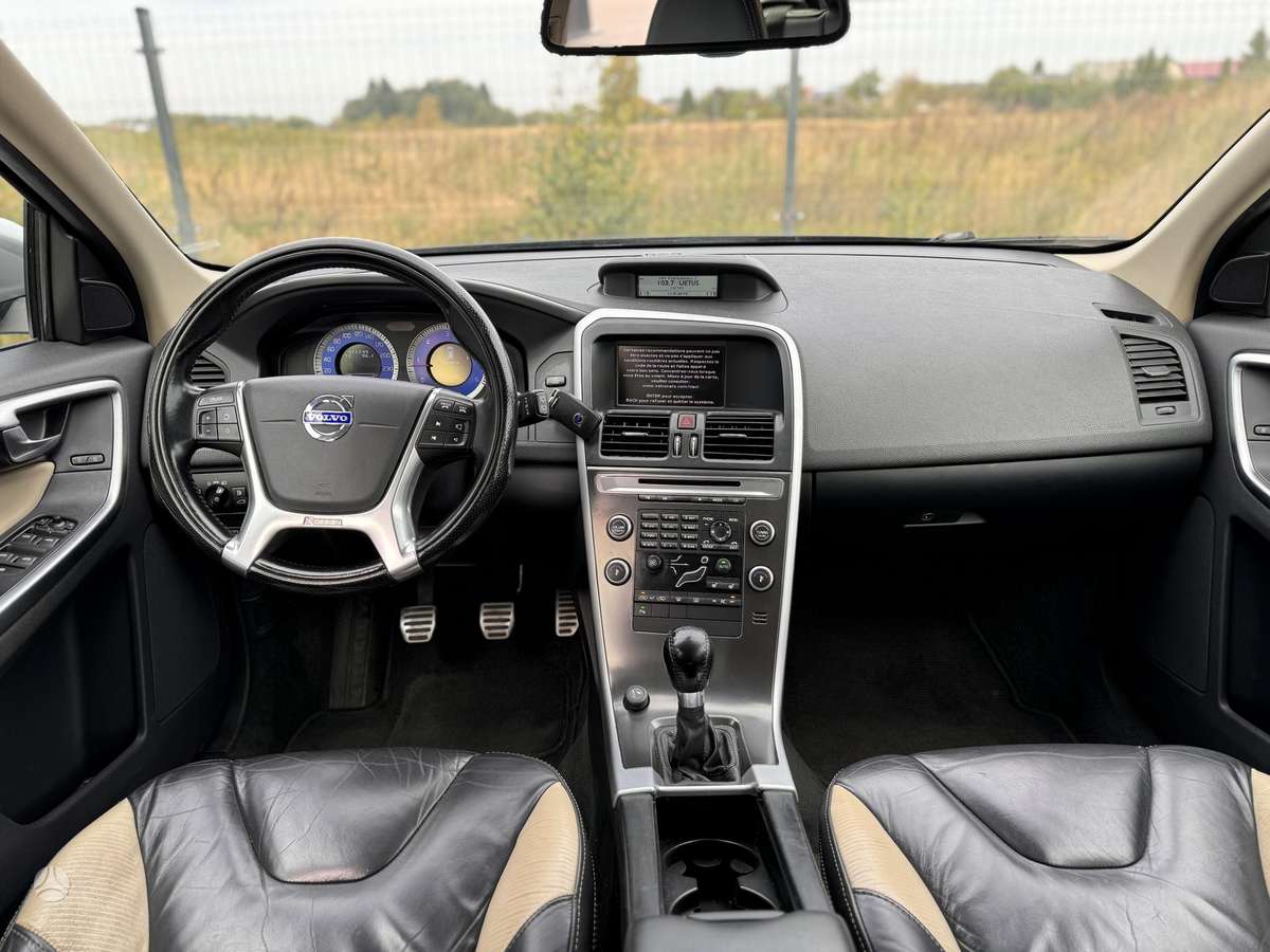 Volvo XC60 2009 — photo 14