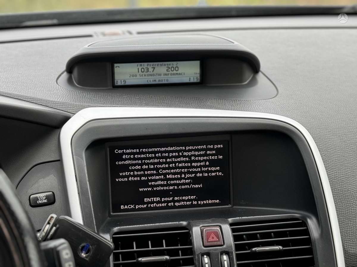Volvo XC60 2009 — photo 18