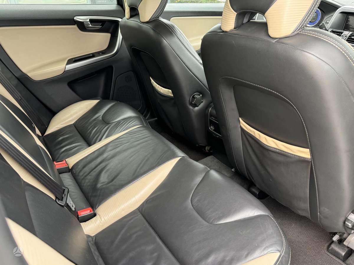 Volvo XC60 2009 — photo 21