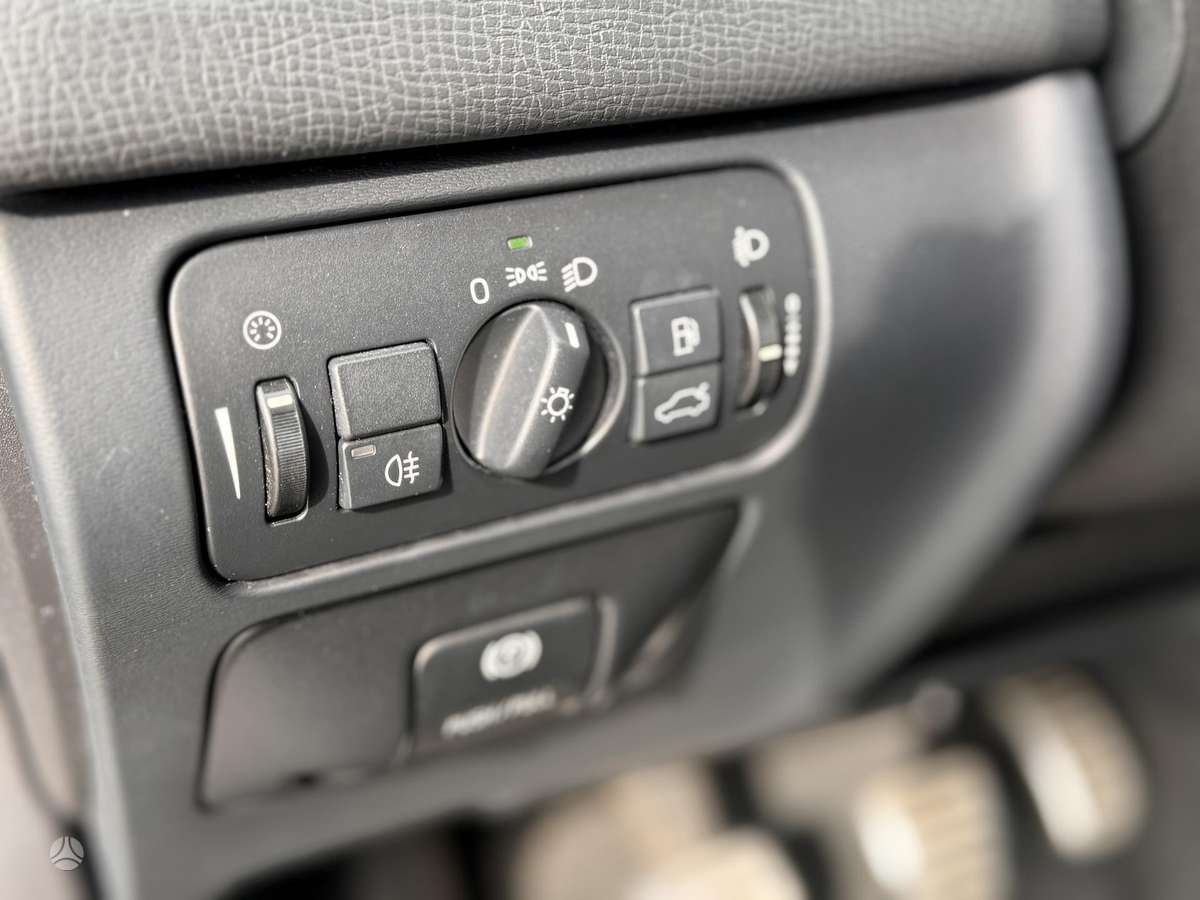 Volvo XC60 2009 — photo 9