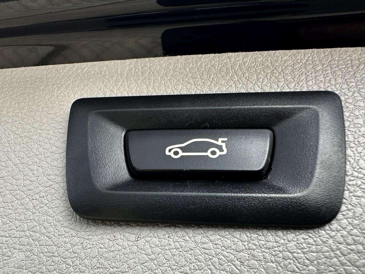 BMW 320 2014 — photo 12