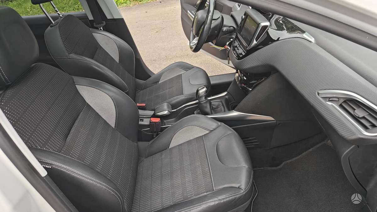 Peugeot 2008 2014 — photo 14