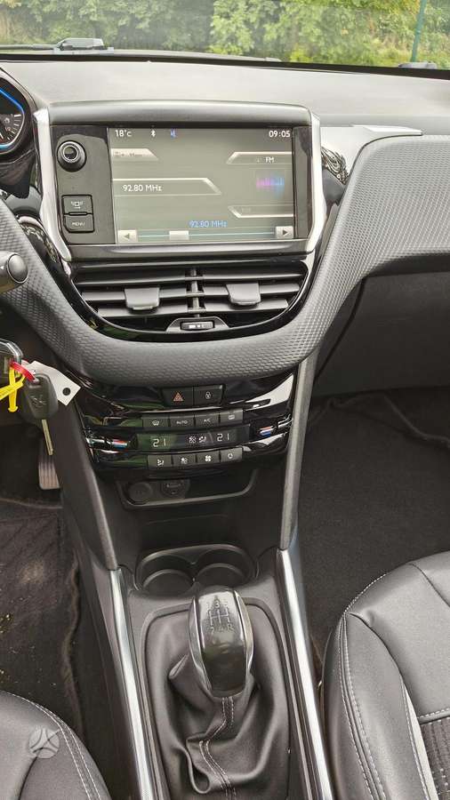 Peugeot 2008 2014 — photo 15