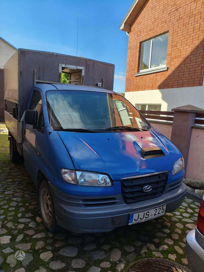 Hyundai H1 2005 — rear view