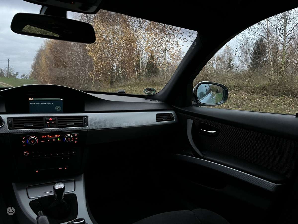 BMW 320 2009 — photo 12