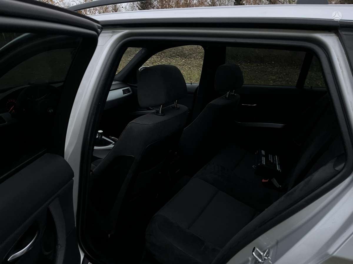 BMW 320 2009 — photo 14