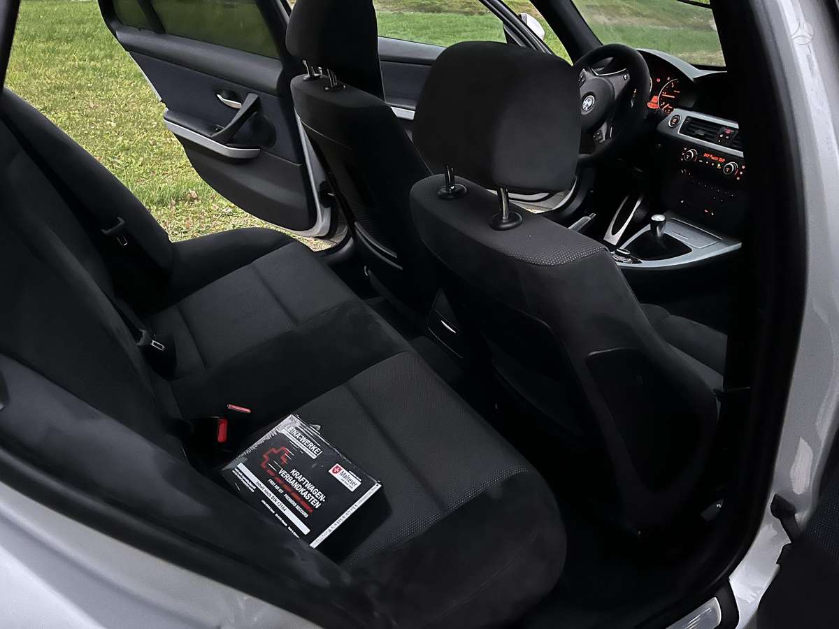 BMW 320 2009 — photo 15