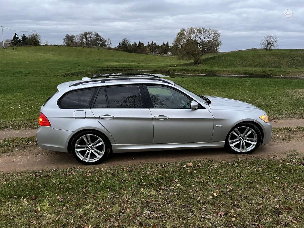 BMW 320 2009 — photo 7