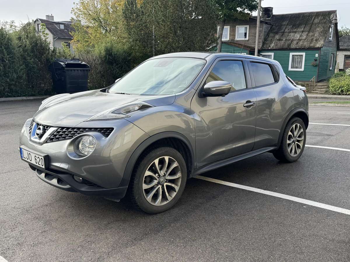 Nissan Juke 2014 — interior