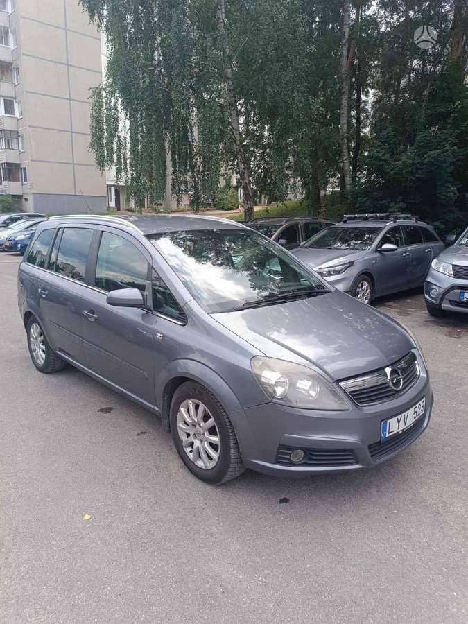 Opel Zafira 2007 — вигляд ззаду
