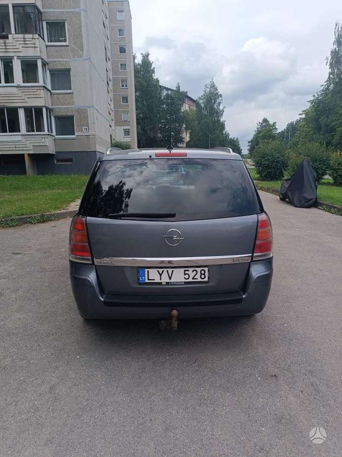 Opel Zafira 2007 — салон