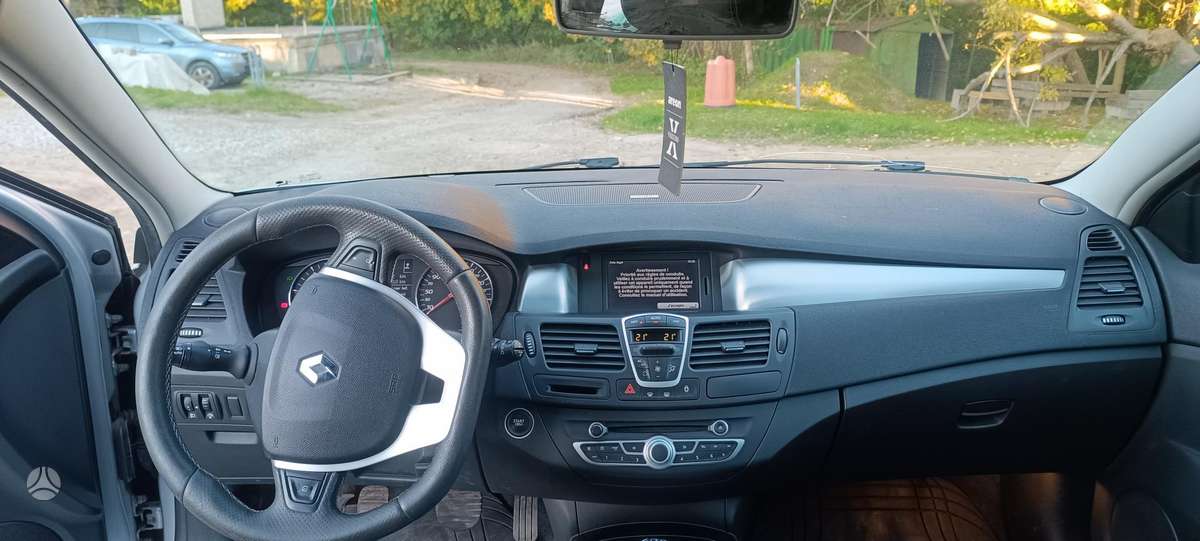 Renault Laguna 2010 — photo 11