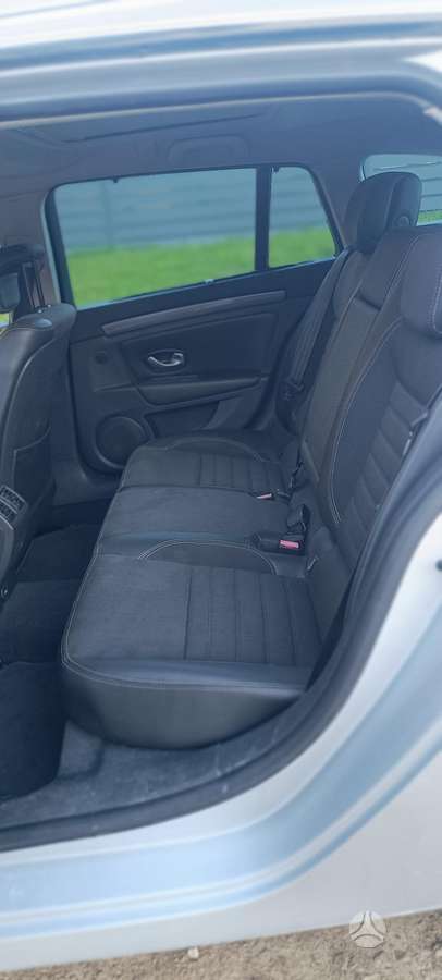 Renault Laguna 2010 — photo 12
