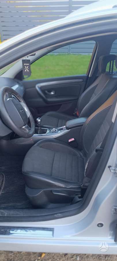Renault Laguna 2010 — photo 13