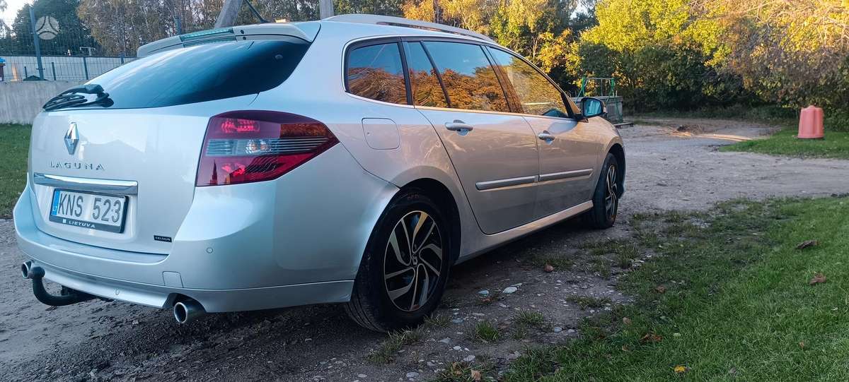 Renault Laguna 2010 — photo 7