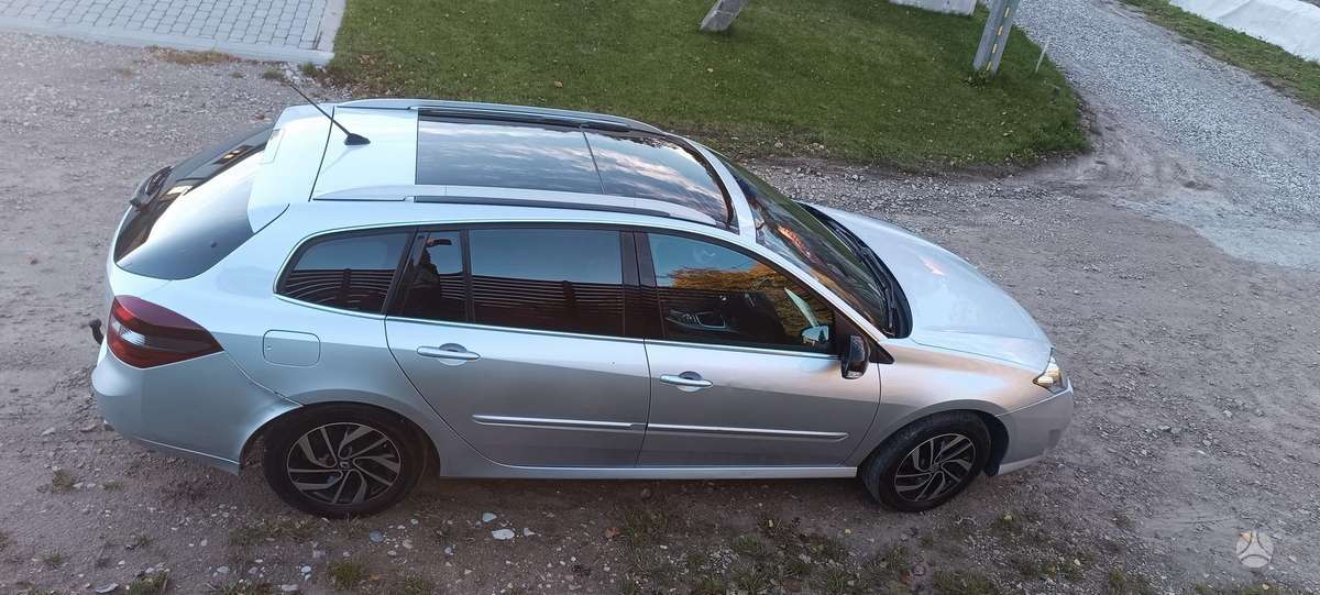 Renault Laguna 2010 — photo 9